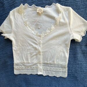 White Lace Trim Cropped Short Sleeve Shirt